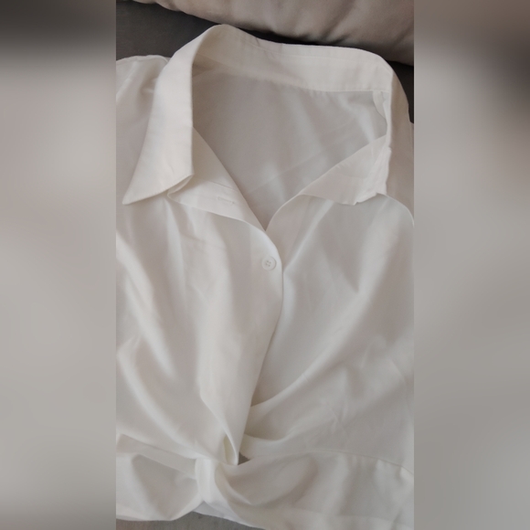 Front Buttoned Crop Top With Twist-Knot - Picture 2 of 8